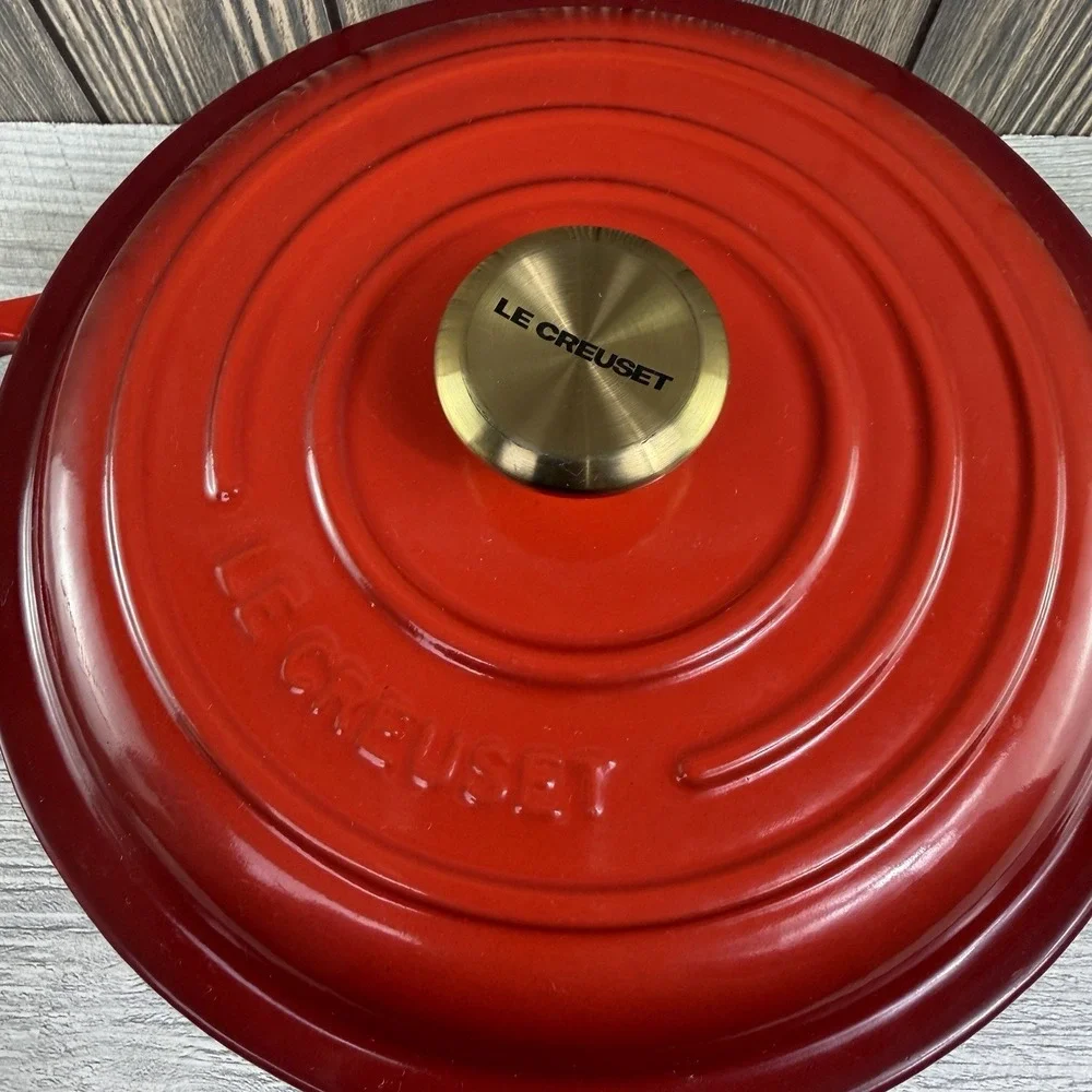 Le Creuset Signature Round Stew Pot 2.5 Qt Cerise Red Cast Iron 22cm Gold Knob